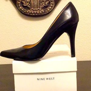 Nine West Size 8.5 Black Pump